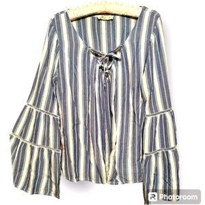 Hollister size large cropped blue and white stripe blouse